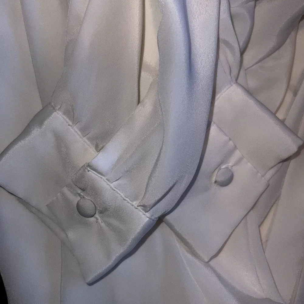 TJW by Mervyn’s 10 Woman’s VintageElegant Pleated White Front Button‎ Blouse